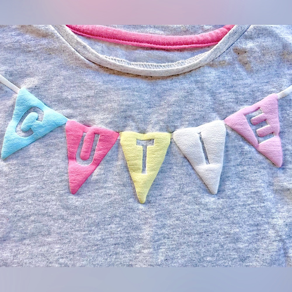 5/$20💥5T CUTIE Bunting Tee, Pastel Pink Blue Yellow Appliqué, Very Soft